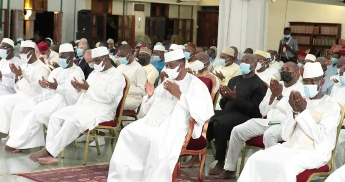 nuit-du-destin-laylatul-qadr-alassane-ouattara-nous-avons-prie-pour-la-paix-et-la-concorde-dans-notre-beau-pays